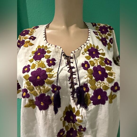 Embroidered White and Purple Women's Top - Picture 3 of 9